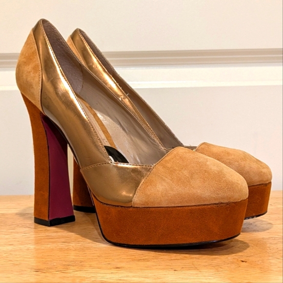 Paris Hilton 8 70s Inspired Suede Platform Pumps in Tan Gold Brown and Plum - Picture 1 of 12